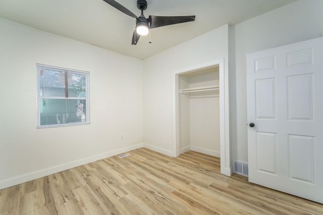 1106 N Grove Ave, Wichita, KS 67214