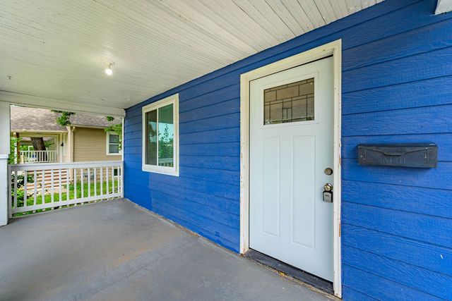 1106 N Grove Ave, Wichita, KS 67214