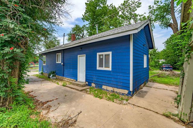 1106 N Grove Ave, Wichita, KS 67214