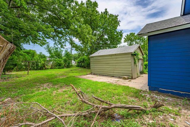 1106 N Grove Ave, Wichita, KS 67214