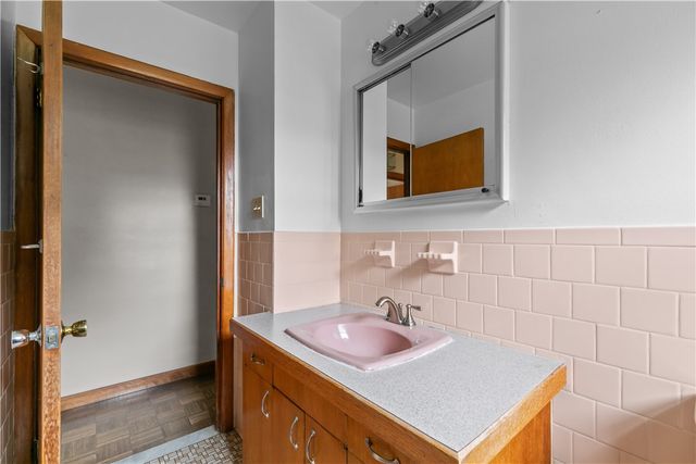 75 Montgomery Street, Tiverton, RI 02878