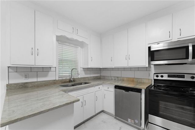 7339 Nall Avenue, Prairie Village, KS 66208