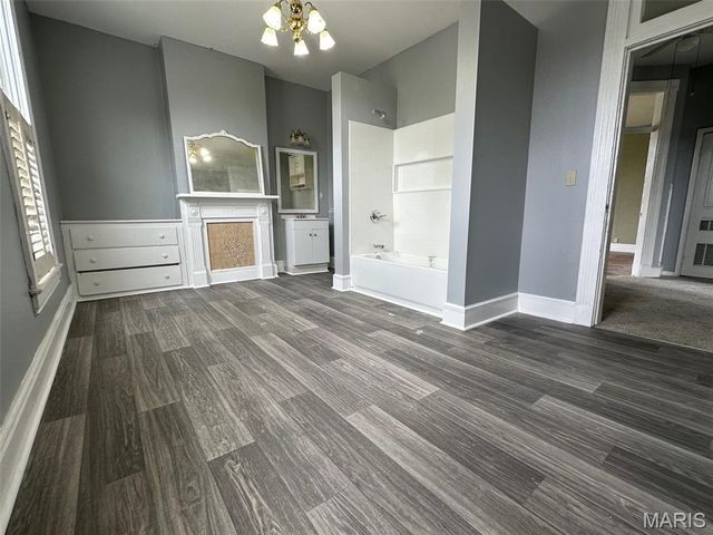 821 Alby Street, Alton, IL 62002