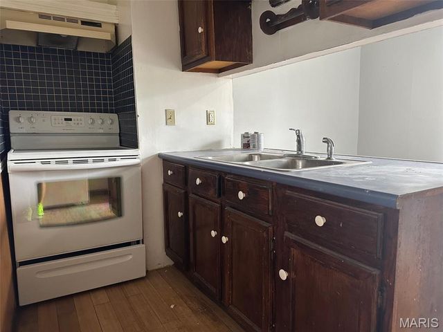 821 Alby Street, Alton, IL 62002