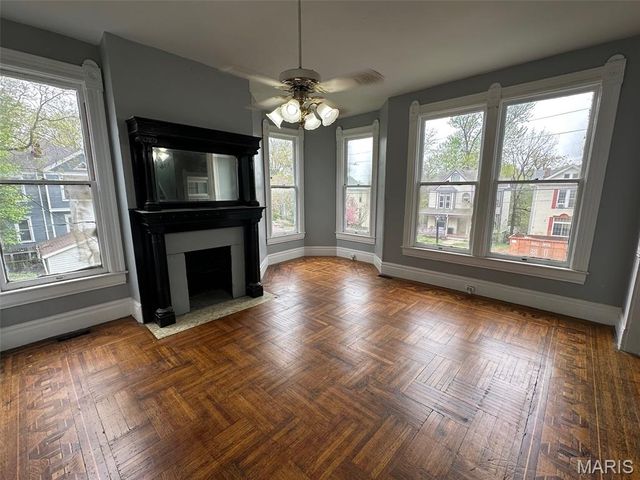 821 Alby Street, Alton, IL 62002