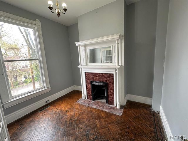 821 Alby Street, Alton, IL 62002
