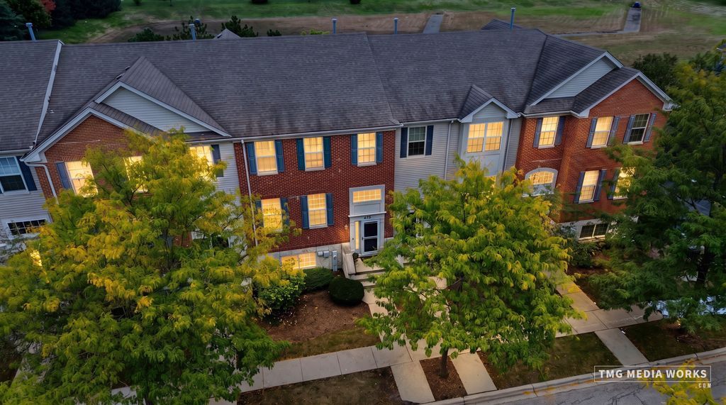815 Lewisburg Lane, Aurora, IL 60504 — exterior