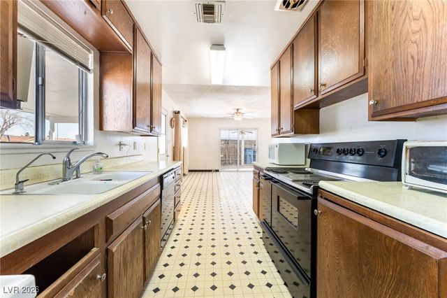 3091 Oxford Lane, Las Vegas, NV 89121