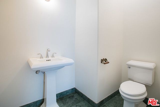 260 EL CAMINO Drive, Beverly Hills, CA 90212