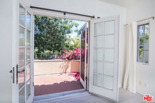 260 EL CAMINO Drive, Beverly Hills, CA 90212