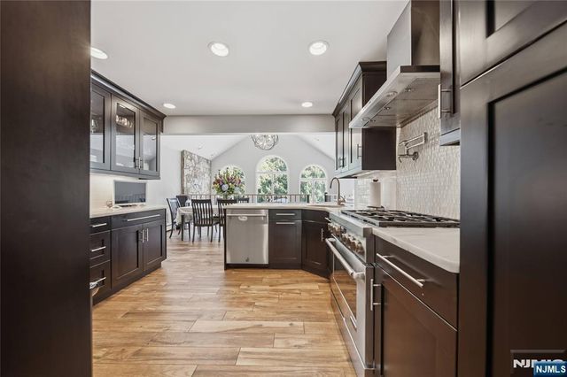 19 Robin Road, Mahwah, NJ 07430
