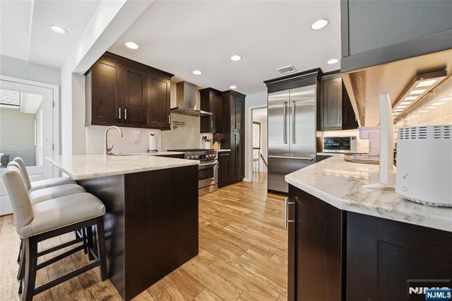 19 Robin Road, Mahwah, NJ 07430