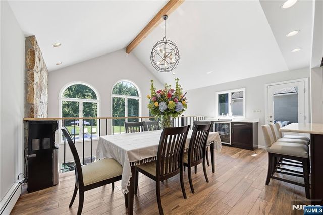 19 Robin Road, Mahwah, NJ 07430