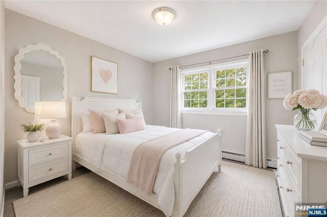 19 Robin Road, Mahwah, NJ 07430