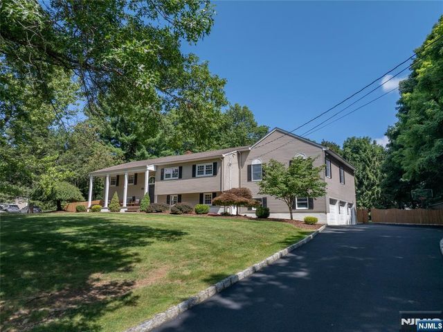19 Robin Road, Mahwah, NJ 07430