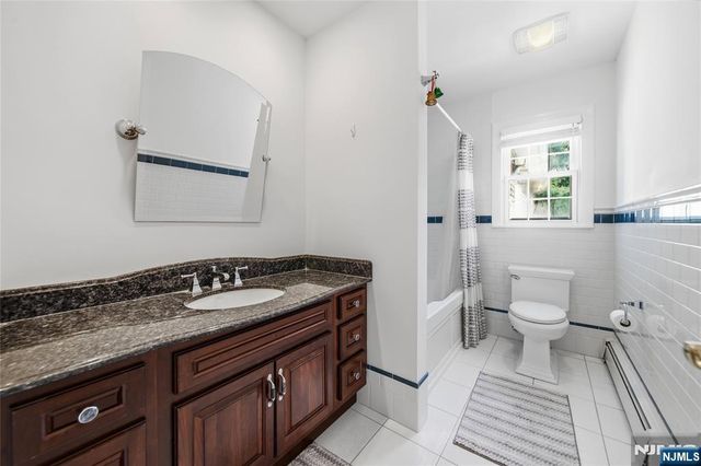 19 Robin Road, Mahwah, NJ 07430
