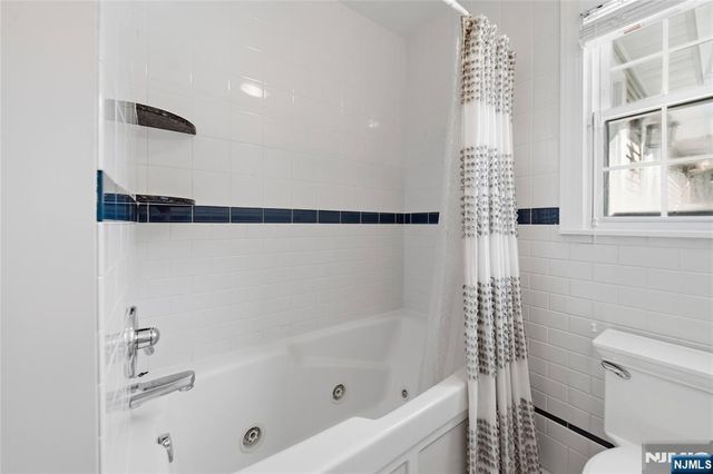 19 Robin Road, Mahwah, NJ 07430