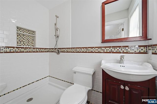 19 Robin Road, Mahwah, NJ 07430