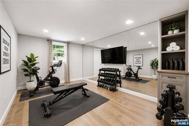 19 Robin Road, Mahwah, NJ 07430