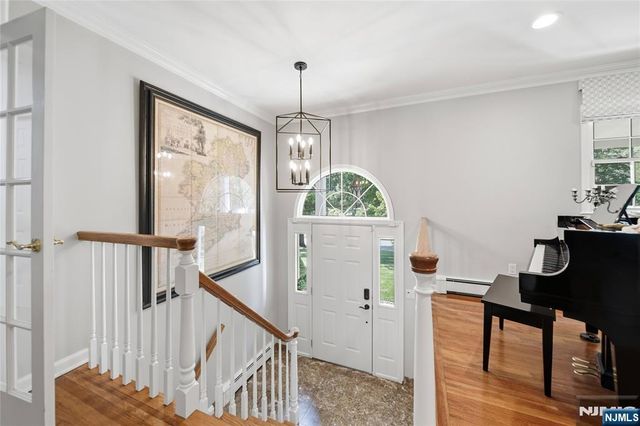 19 Robin Road, Mahwah, NJ 07430