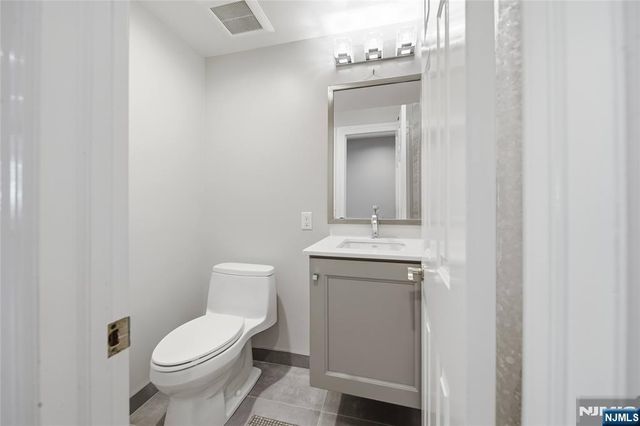 19 Robin Road, Mahwah, NJ 07430