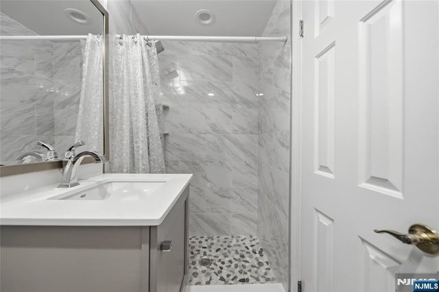 19 Robin Road, Mahwah, NJ 07430