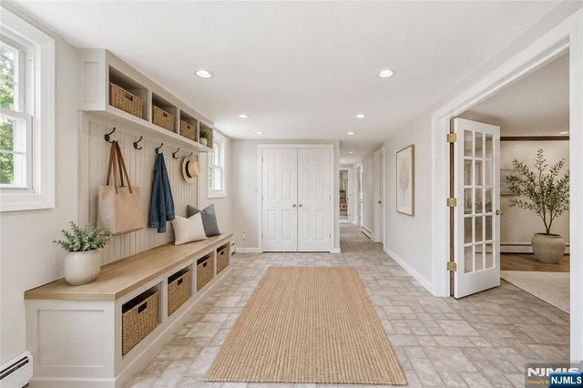 19 Robin Road, Mahwah, NJ 07430