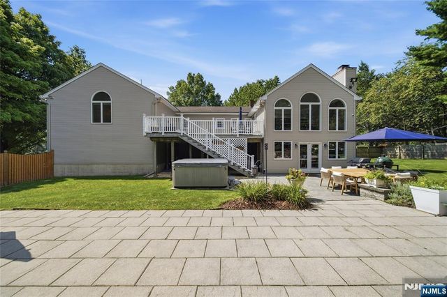 19 Robin Road, Mahwah, NJ 07430