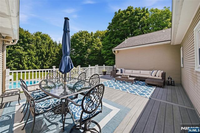 19 Robin Road, Mahwah, NJ 07430
