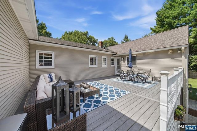 19 Robin Road, Mahwah, NJ 07430