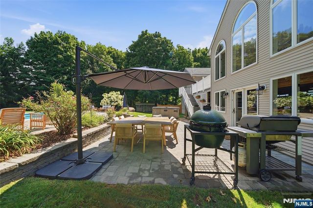 19 Robin Road, Mahwah, NJ 07430