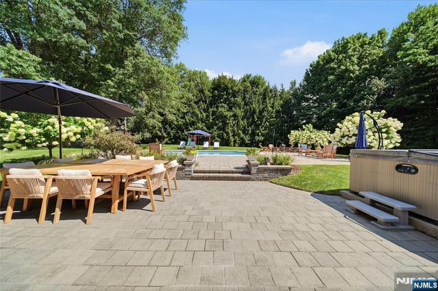 19 Robin Road, Mahwah, NJ 07430