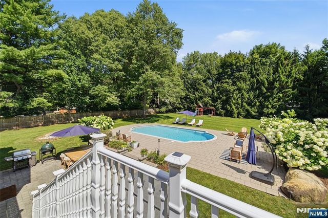 19 Robin Road, Mahwah, NJ 07430