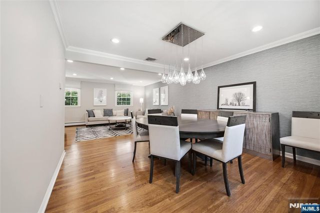19 Robin Road, Mahwah, NJ 07430