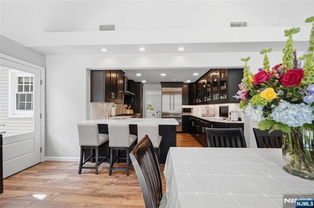 19 Robin Road, Mahwah, NJ 07430