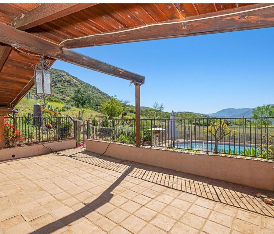 3333 Suncrest, El Cajon, CA 92021 — exterior