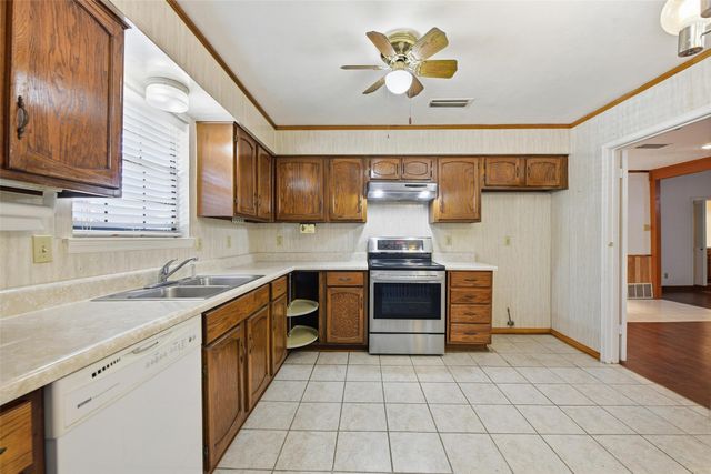 2212 Benbrook Drive, Carrollton, TX 75007