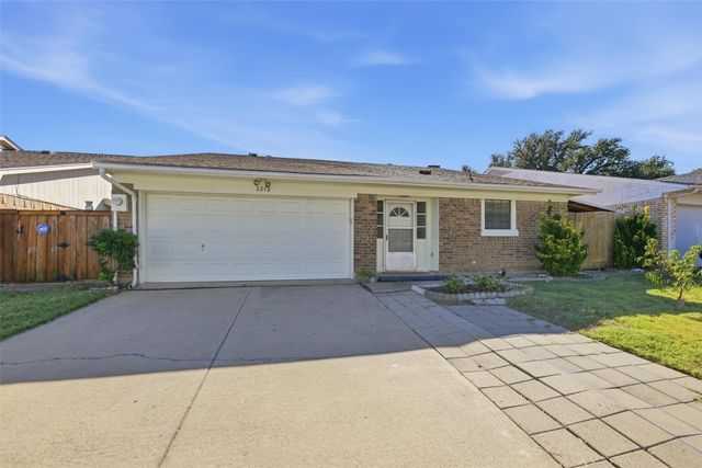 2212 Benbrook Drive, Carrollton, TX 75007