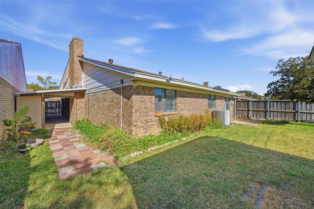 2212 Benbrook Drive, Carrollton, TX 75007