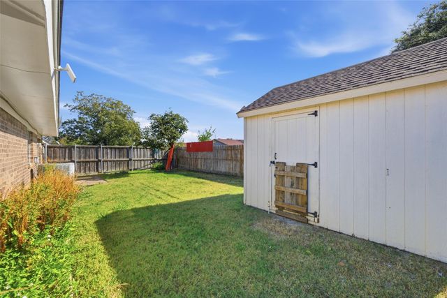 2212 Benbrook Drive, Carrollton, TX 75007