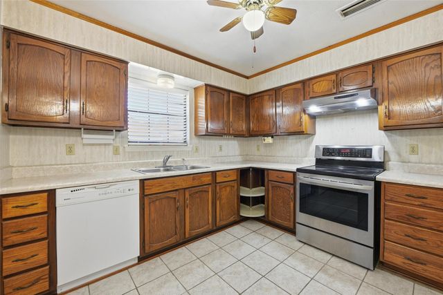 2212 Benbrook Drive, Carrollton, TX 75007