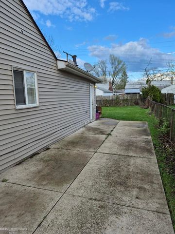 25842 Leach Street, Roseville, MI 48066