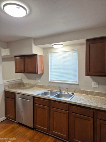 25842 Leach Street, Roseville, MI 48066