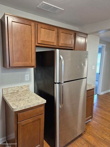 25842 Leach Street, Roseville, MI 48066