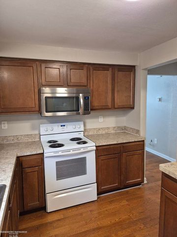 25842 Leach Street, Roseville, MI 48066