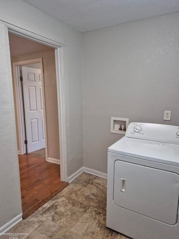 25842 Leach Street, Roseville, MI 48066