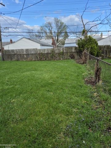 25842 Leach Street, Roseville, MI 48066