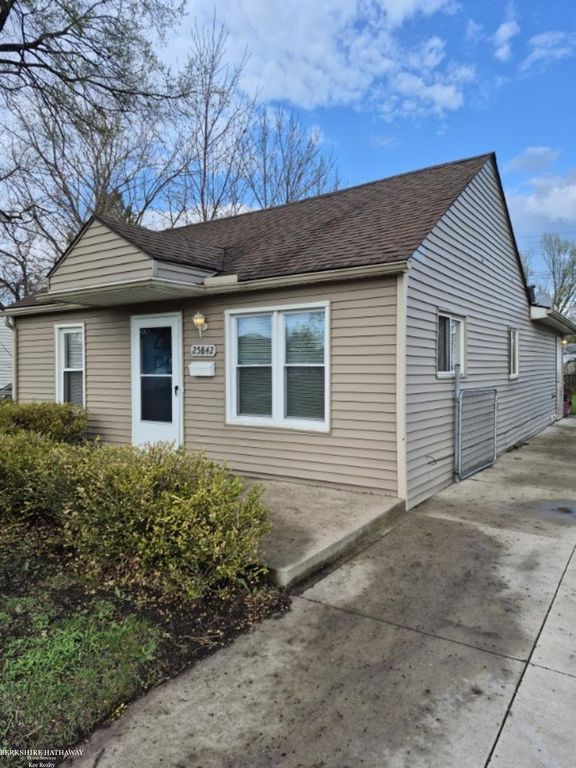 25842 Leach Street, Roseville, MI 48066