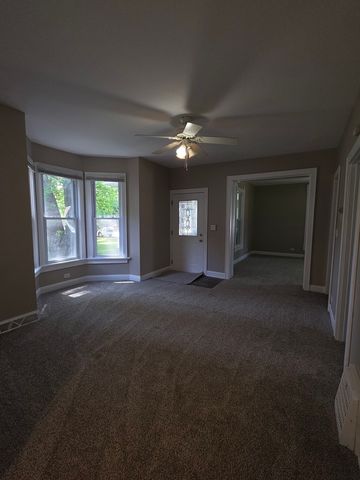 118 N Washington Street, Carpentersville, IL 60110