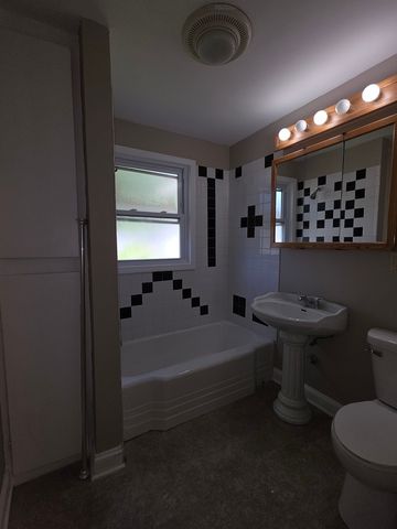 118 N Washington Street, Carpentersville, IL 60110